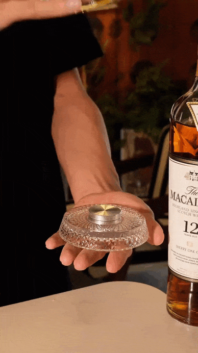 Vintage Style Whisky Glass – Rotating Base